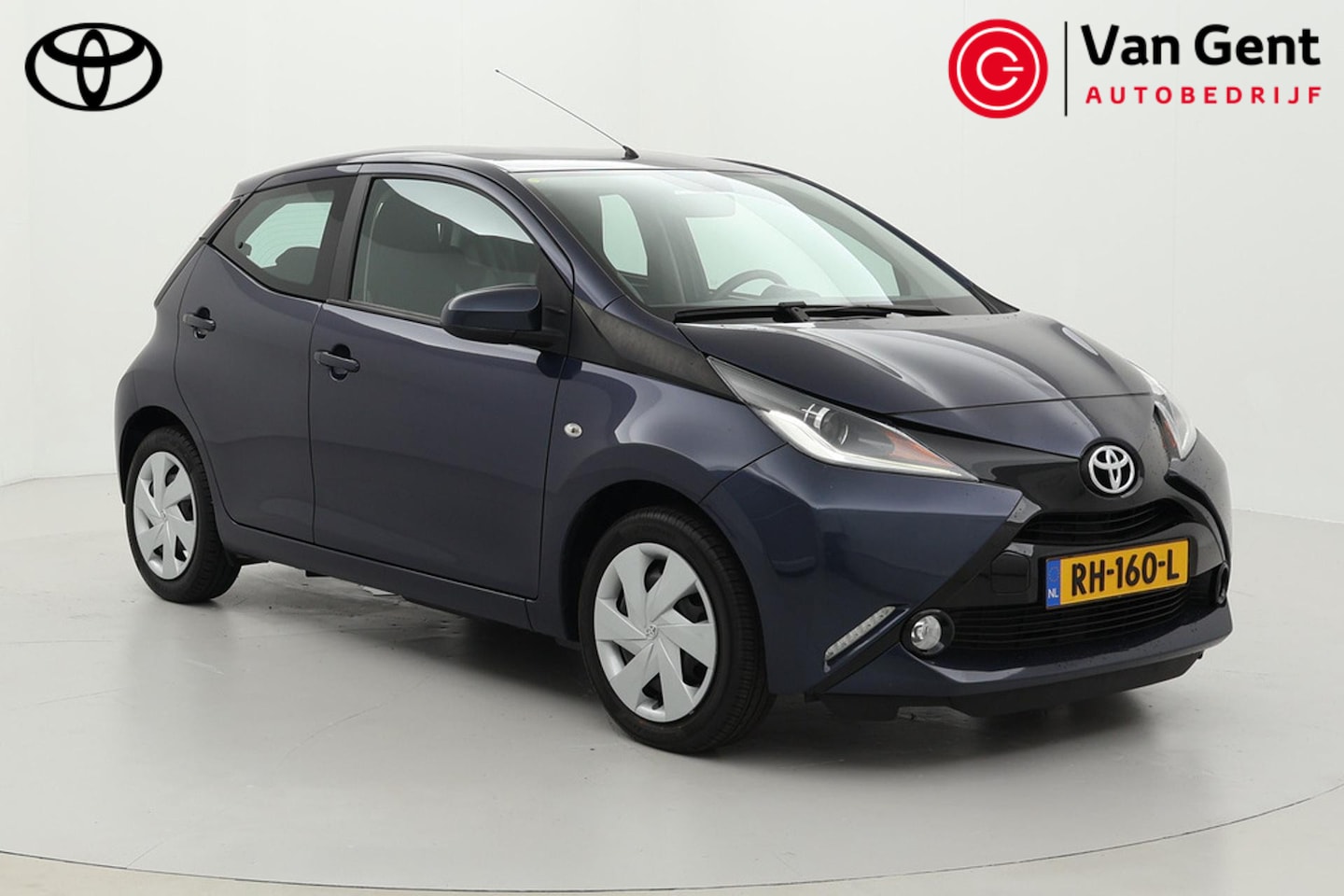 Toyota Aygo - 1.0 VVT-i x-play | Fietsensteun | Airco | Camera | Elektrische ramen voor | Bluetooth - AutoWereld.nl