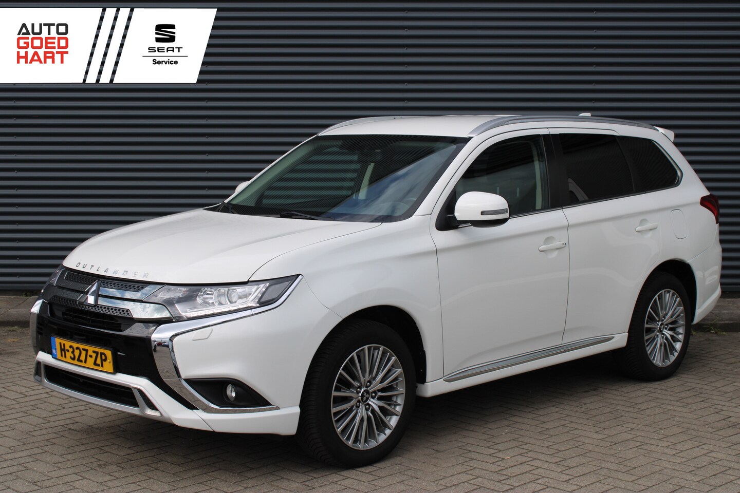 Mitsubishi Outlander - 2.4 PHEV Pure Trekhaak Camera Cruise Control NL-Auto - AutoWereld.nl