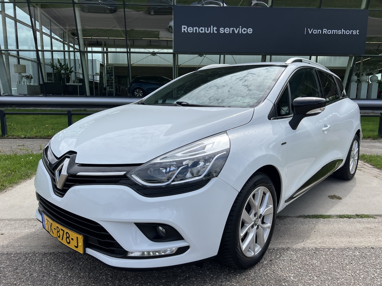Renault Clio Estate - 0.9 TCe Limited / Keyless / Armsteun / Airco / PDC A / Cruise / DAB / - AutoWereld.nl