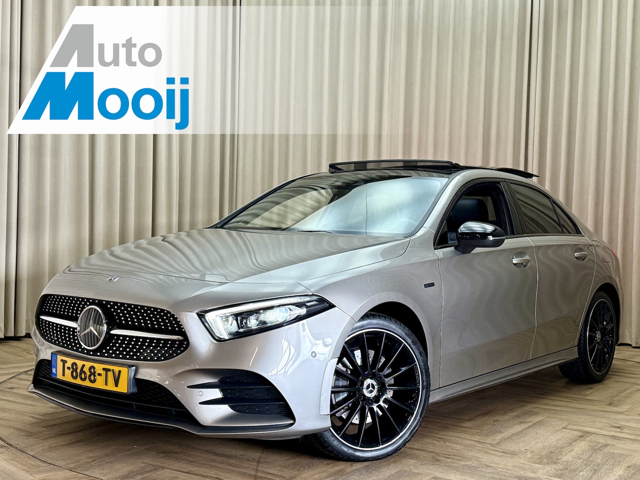 Mercedes-Benz A-klasse - 250 e *AMG* Panoramadak / Burmester / Ambient / Adapt. Cruise / Memory / LED / Leder / Cam - AutoWereld.nl