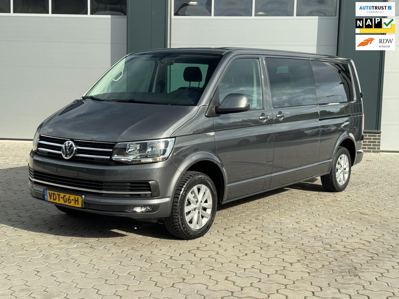 Volkswagen Transporter - 2.0 TDI L2H1 DC Highline Navi Trekhaak 2x schuifdeur - AutoWereld.nl