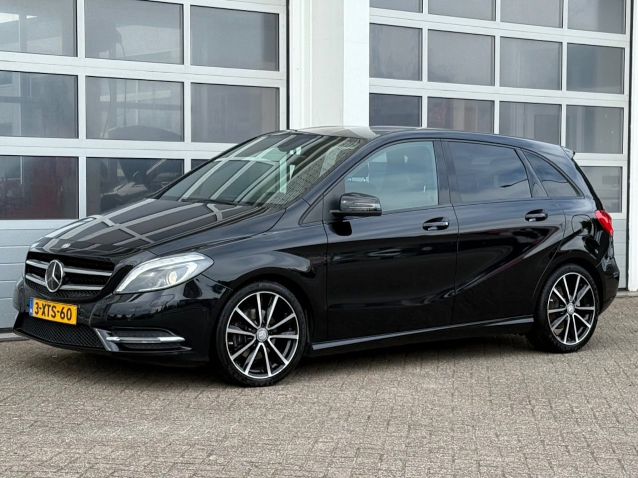 Mercedes-Benz B-klasse - 180 Ambition 122PK Aut. Xenon Navi Cruise Pdc - AutoWereld.nl