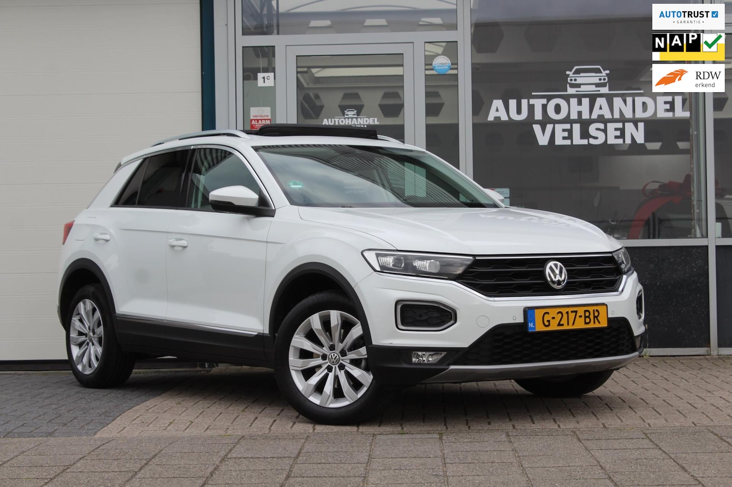 Volkswagen T-Roc - 1.5 TSI Sport Automaat Pano - AutoWereld.nl