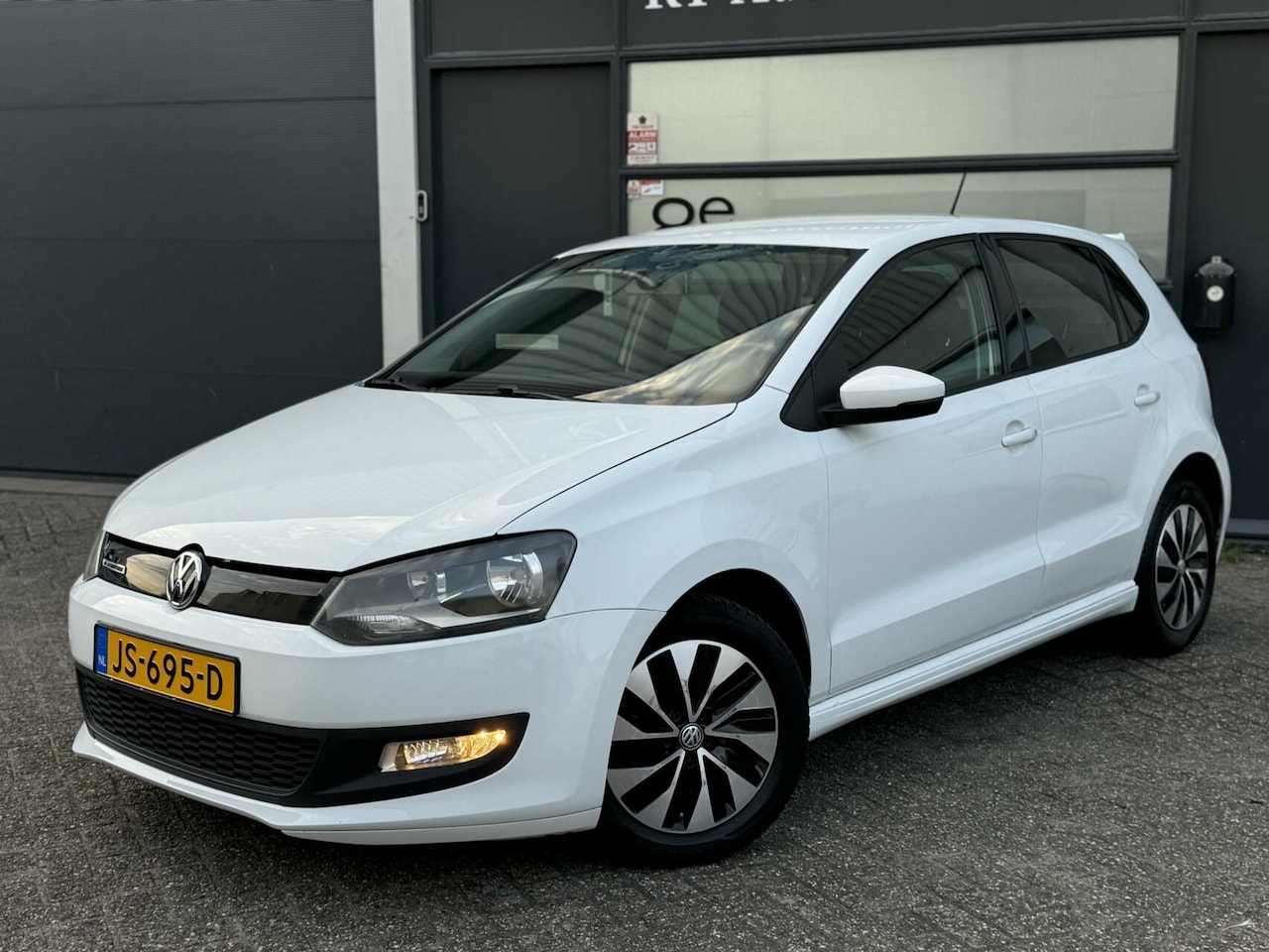 Volkswagen Polo - 1.0 Navi / Cruise / Airco 5Drs - AutoWereld.nl