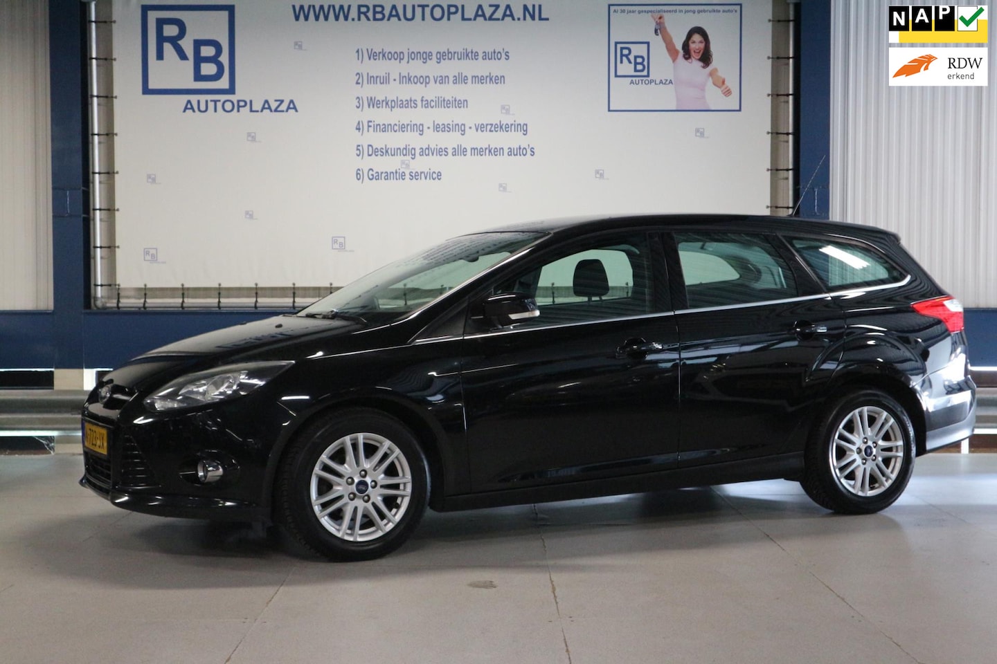 Ford Focus Wagon - 1.0 EcoBoost Titanium TREKHAAK/ RIJKLAAR/ HISTORIE AANWEZIG - AutoWereld.nl