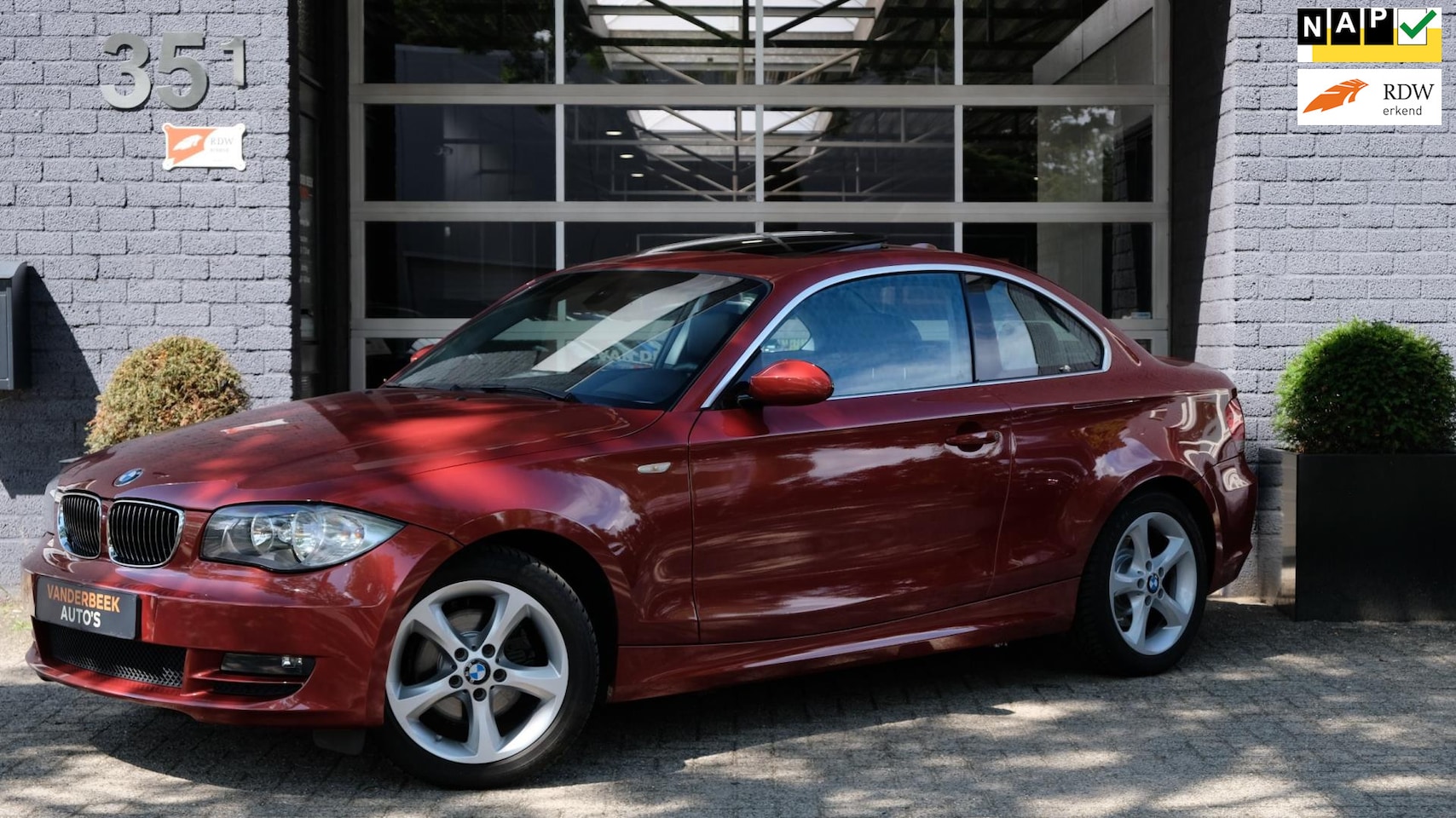BMW 1-serie Coupé - 125i 218PK Automaat Leder Schuifdak - AutoWereld.nl
