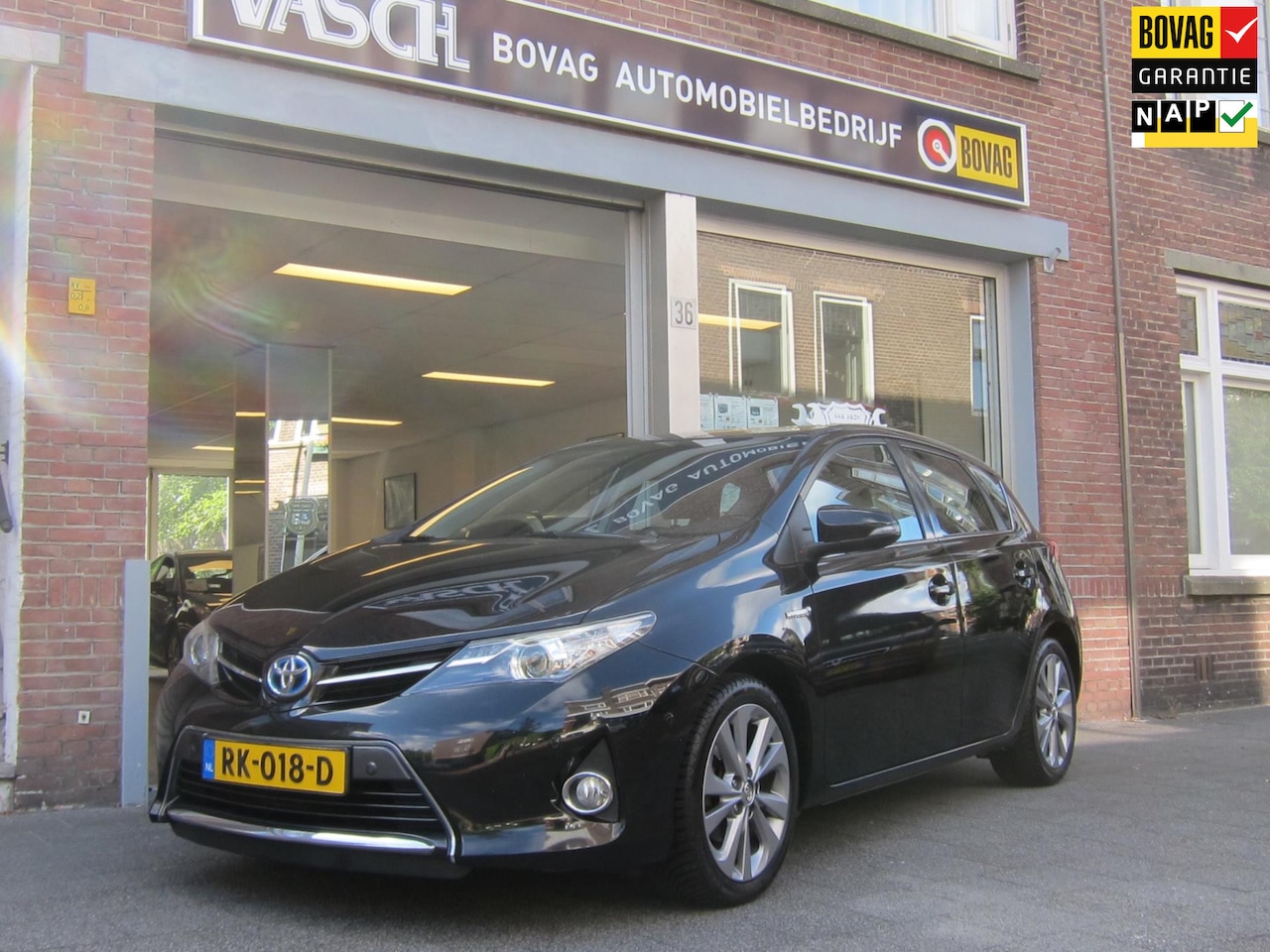 Toyota Auris - 1.8 Hybrid Dynamic Nav Bovaggarantie Michelin All Seasonbanden, All In Prijs - AutoWereld.nl