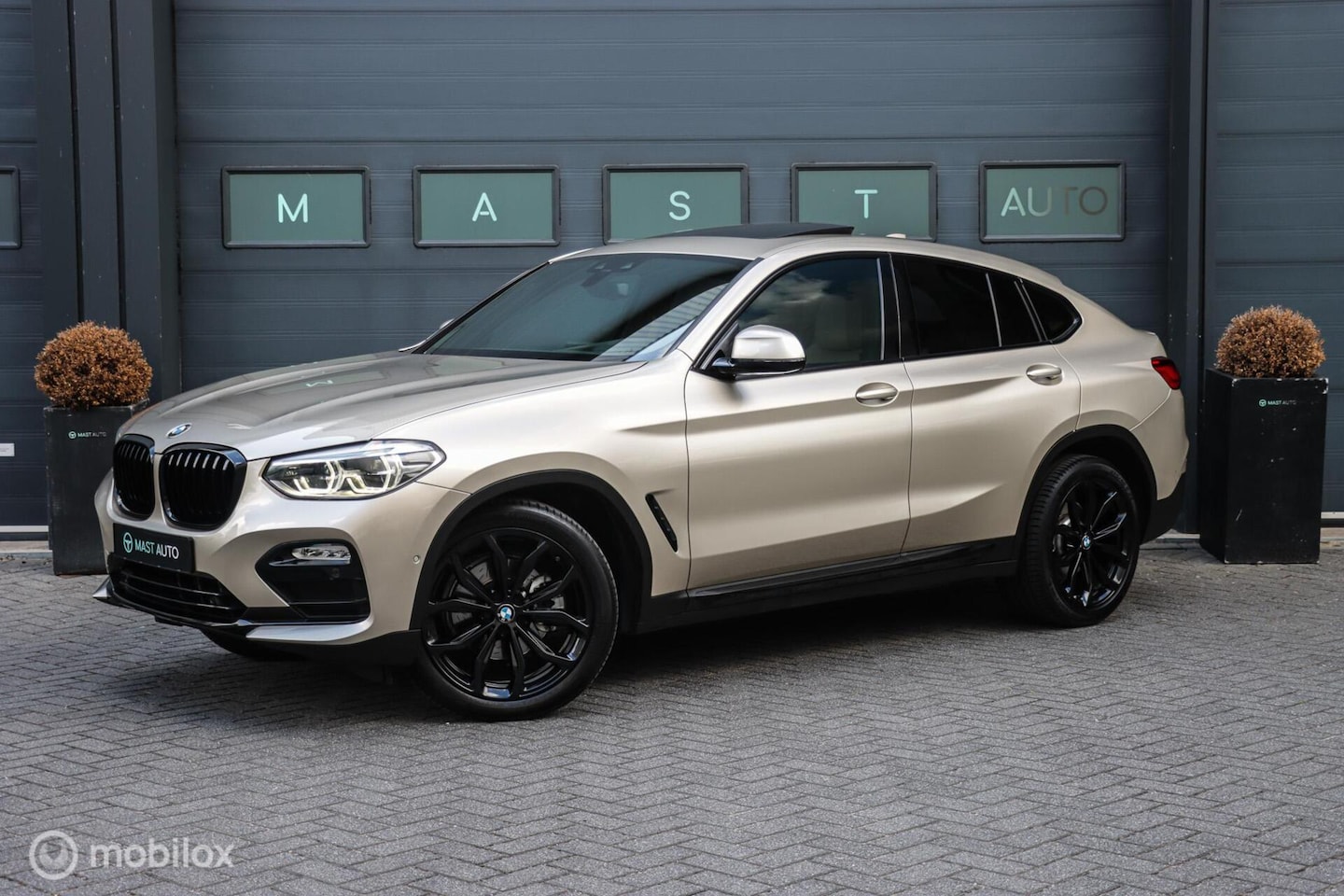 BMW X4 - xDrive20i High Executive | HUD | Pano | Individual | Dealer - AutoWereld.nl