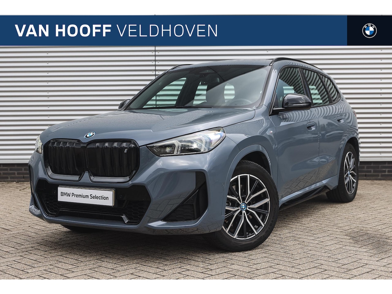 BMW iX1 - xDrive30 M Sport / Panoramadak / Trekhaak / Sportstoelen / Achteruitrijcamera /  M Adaptie - AutoWereld.nl