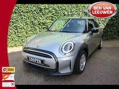 MINI Cooper - 1.5 Essential LCI2 met LED, Apple Carplay, DAB, Park ass. en 15"