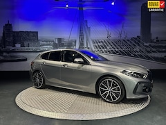 BMW 1-serie - 118i High Executive *M-Pack*Pano*HarmanKardon*M-Technic Stoelen