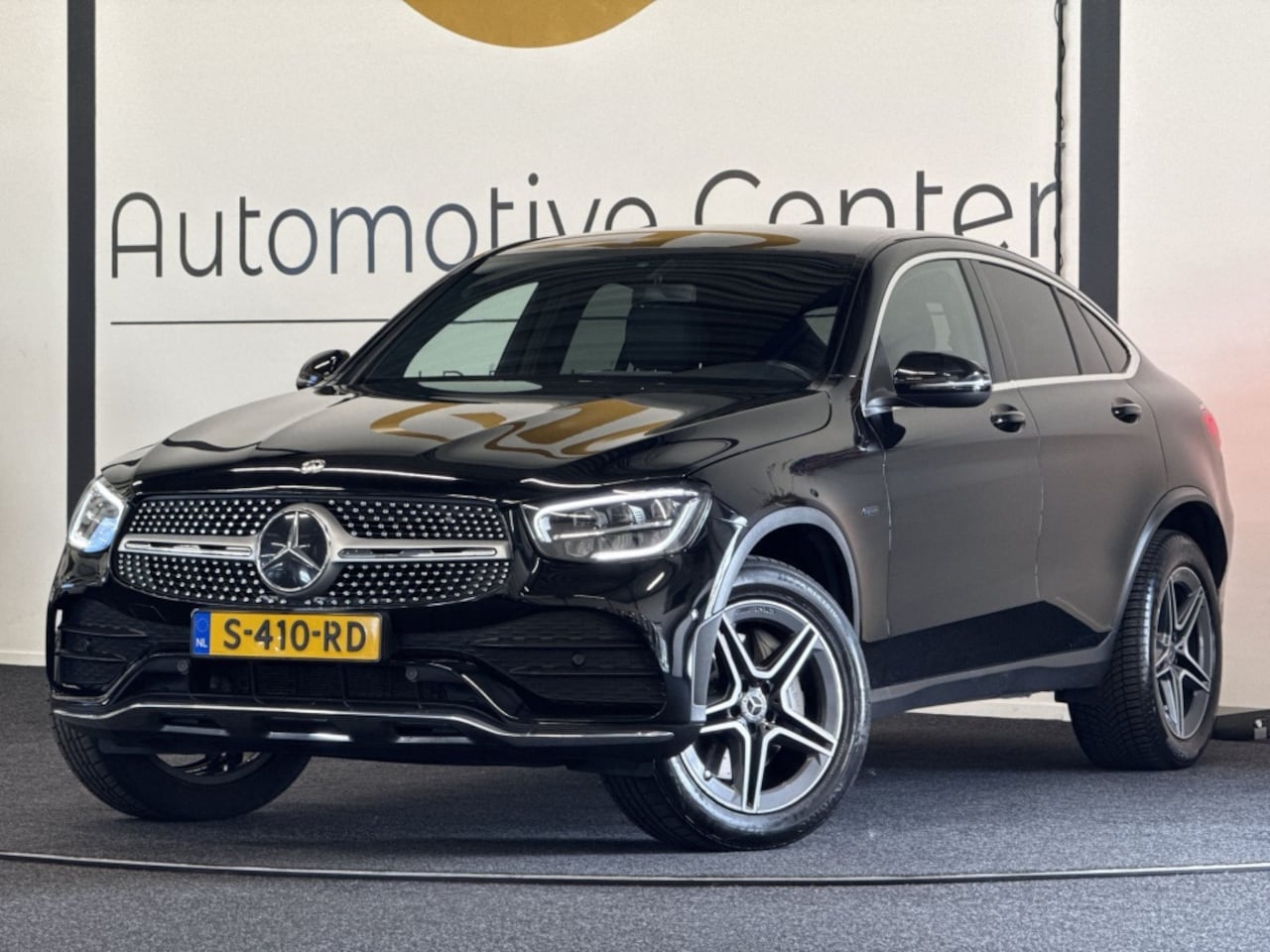 Mercedes-Benz GLC-klasse Coupé - 300e 4MATIC AMG | PHEV | CAMERA | LEER | CARPLAY | SFEERVERLICHT - AutoWereld.nl