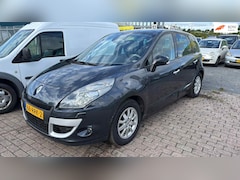 Renault Scénic - 2.0 Privilege lees advertentie tekst