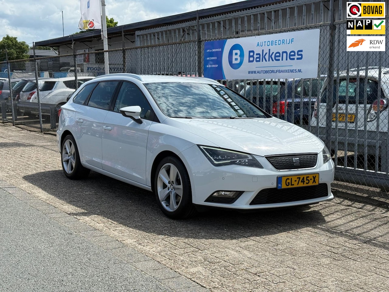 SEAT Leon ST - 1.0 TSI Style | Carplay | Camera | Dealer onderhoud | 1e eigenaar - AutoWereld.nl