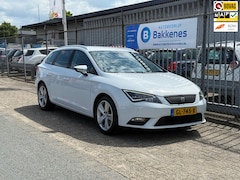 SEAT Leon ST - 1.0 TSI Style | Carplay | Camera | Dealer onderhoud | 1e eigenaar