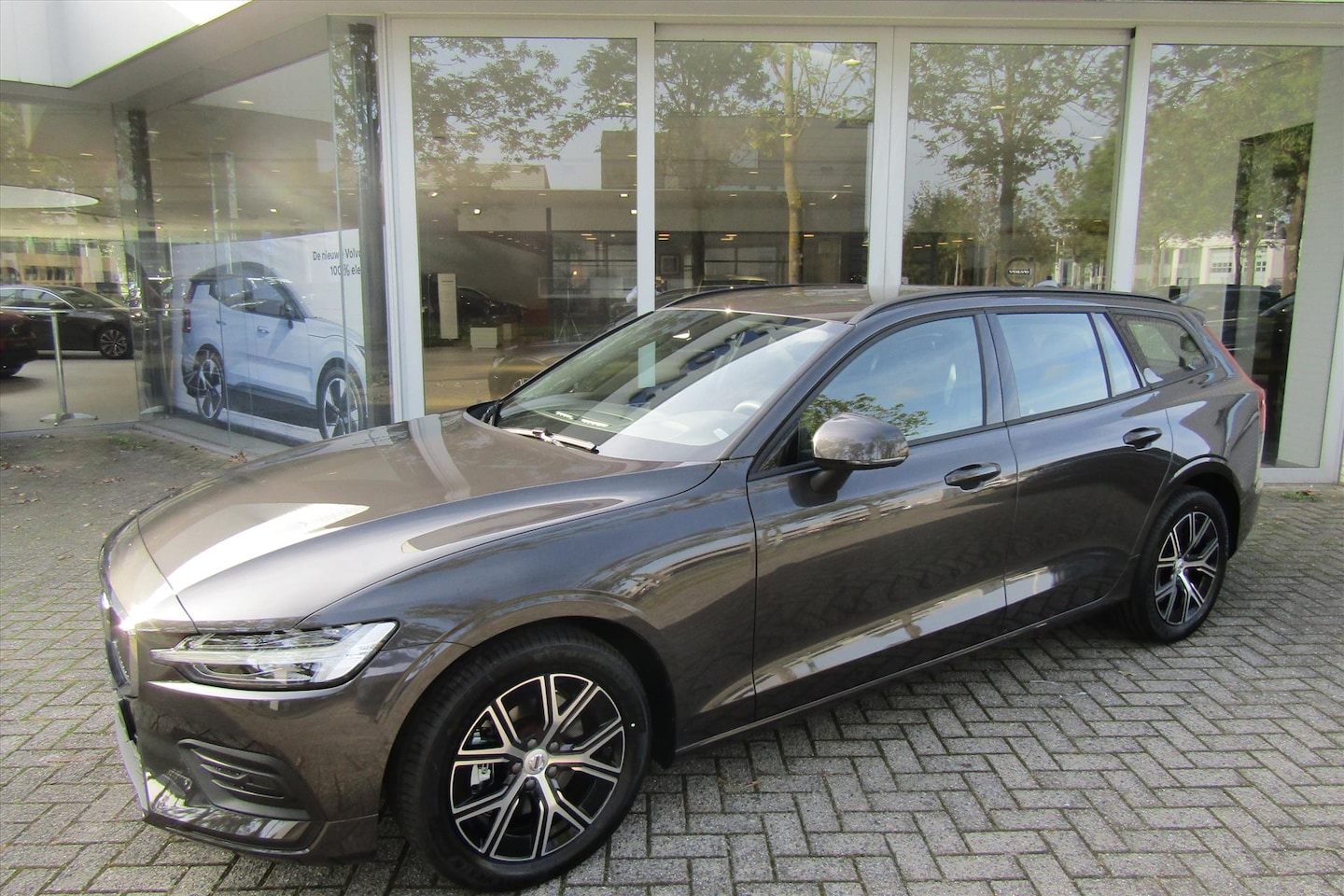 Volvo V60 - B3 163pk Mild Hybrid Aut Essential - AutoWereld.nl