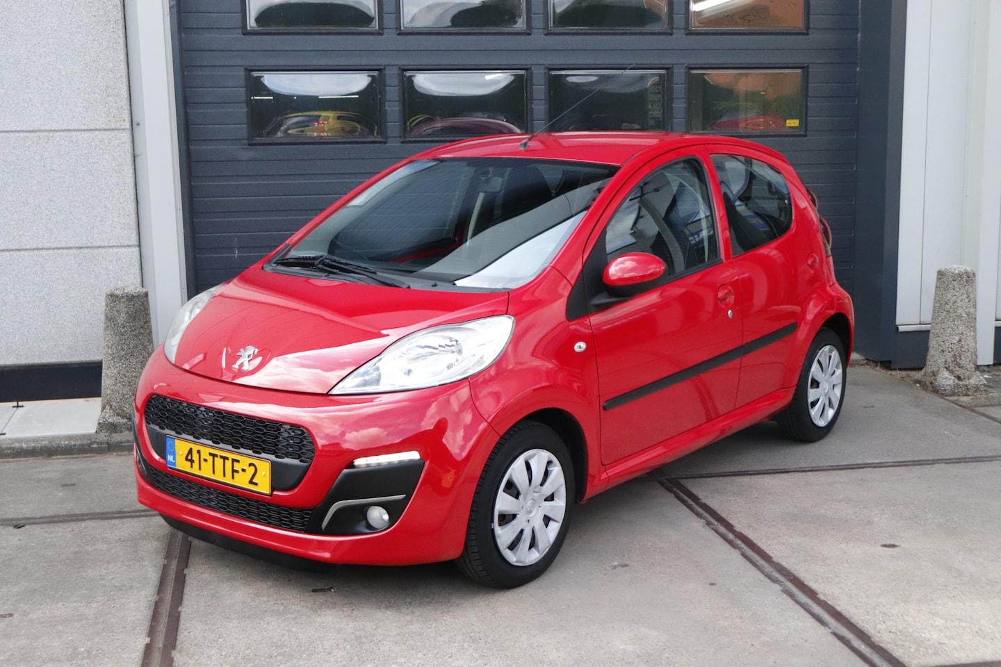 Peugeot 107 - 1.0 Active Zeer Lage km-stand! Eerste eigenaar! - AutoWereld.nl