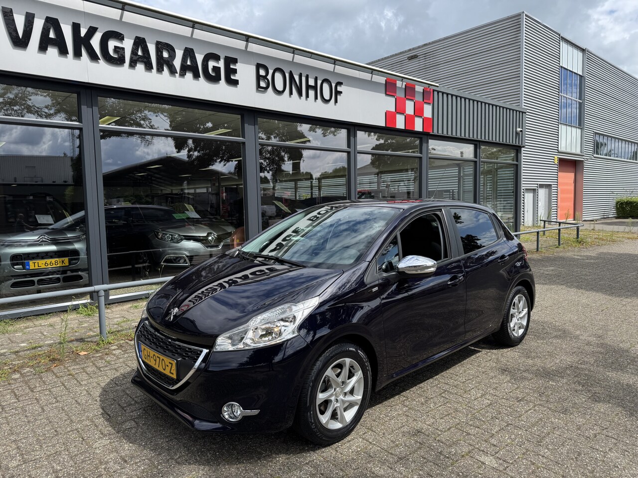Peugeot 208 - 1.2 PureTech Style AIRCO-CRUISE-TREKHAAK - AutoWereld.nl