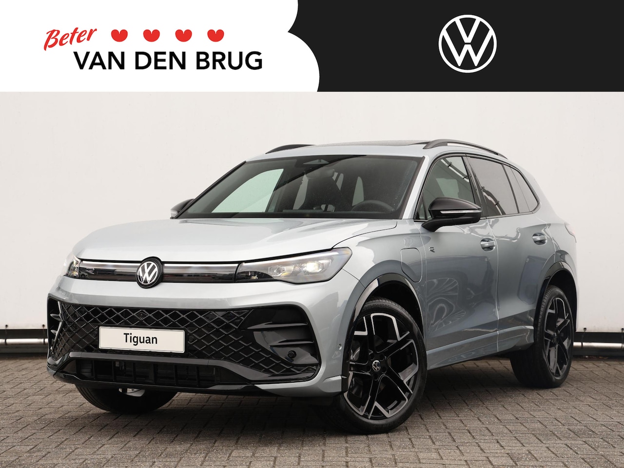 Volkswagen Tiguan - R-Line-Edition 1.5 eHybrid 200 kW / 272 pk | Trekhaak | 360 camera | Black style | - AutoWereld.nl