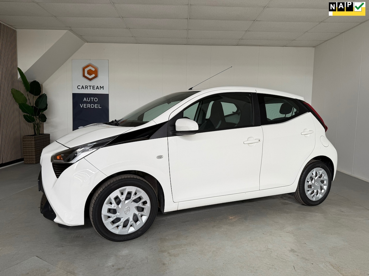 Toyota Aygo - 1.0 VVT-i x-play Airco, Navigatie, Cruise control - AutoWereld.nl