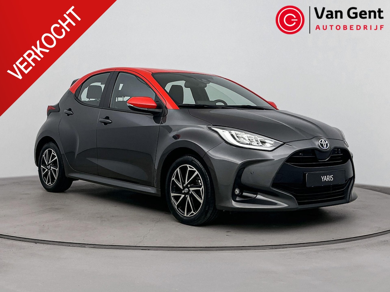 Toyota Yaris - 1.5 Hybrid Tokyo Spirit | Dodehoek | Parkeersensoren | Stoelverwarming | Apple Carplay / A - AutoWereld.nl