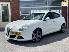 Alfa Romeo Giulietta - 1.4 T Distinctive | Airco | Cruise Control | Climate Control | Lichtmetalen Velgen | Parke