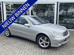 Mercedes-Benz C-klasse - 180 K. Avantgarde 95DKM / Automaat / Trekhaak / Navi / Clima / Cruise