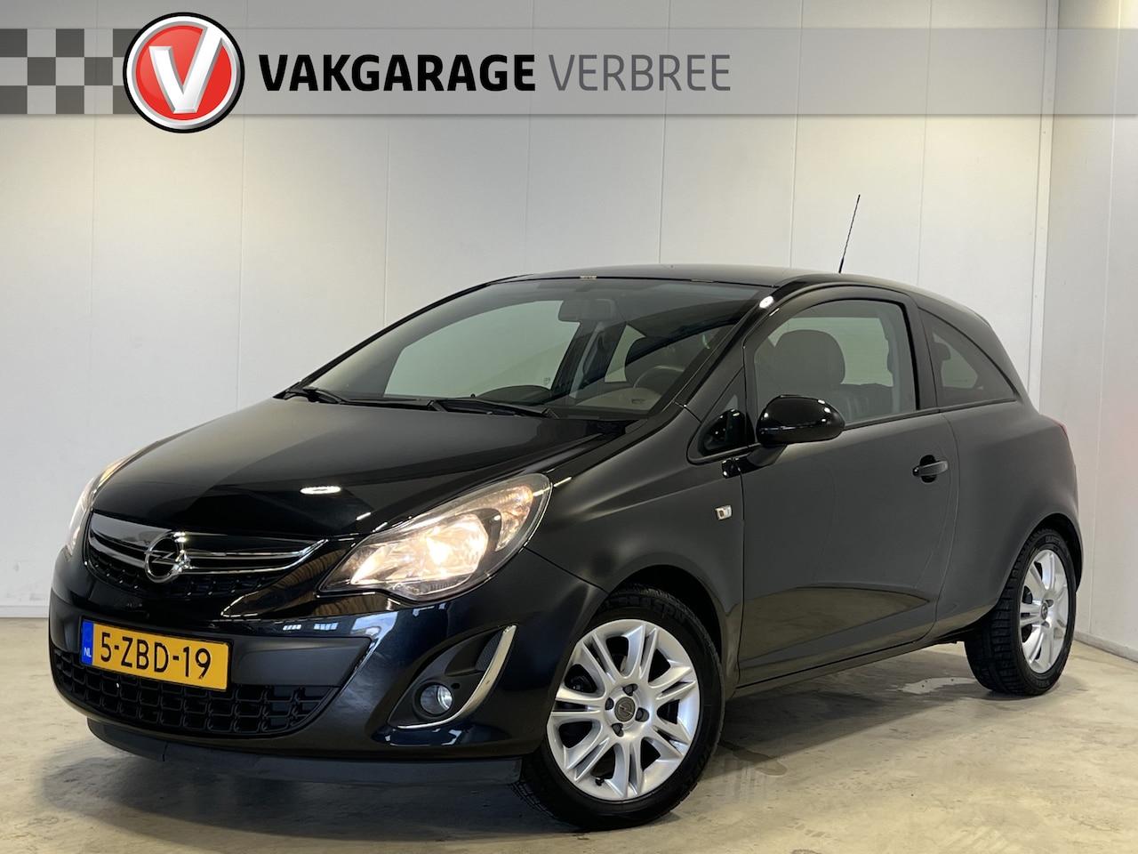 Opel Corsa - 1.2-16V BlitZ | Navigatie | LM Velgen 16" | Cruise Control | Voorstoelen Verwarmd | Airco - AutoWereld.nl
