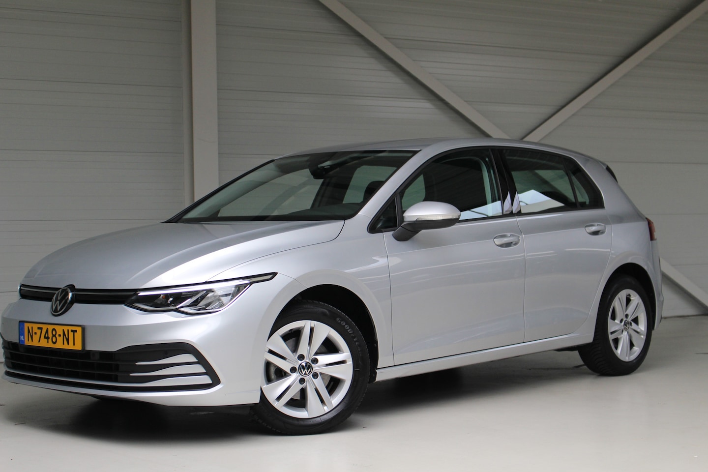 Volkswagen Golf - 1.0 eTSI Life DSG | Navigatie | PDC | App Connect - AutoWereld.nl