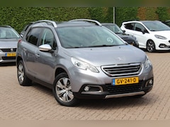 Peugeot 2008 - 1.2 PureTech Style / Trekhaak / Panoramadak / Navigatie / Parkeerhulp achter / 16'' / Crui
