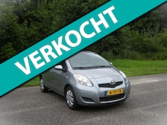 Toyota Yaris - 1.3 VVTi Aspiration . 5 Drs . AUTOMAAT . Airco . flippers op het stuur .PDC . enz