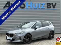 BMW 2-serie Active Tourer - 220i High Executive Harman-Kardon Leer Trekhaak Head-Up Display Carplay Stuurwielverwarmin