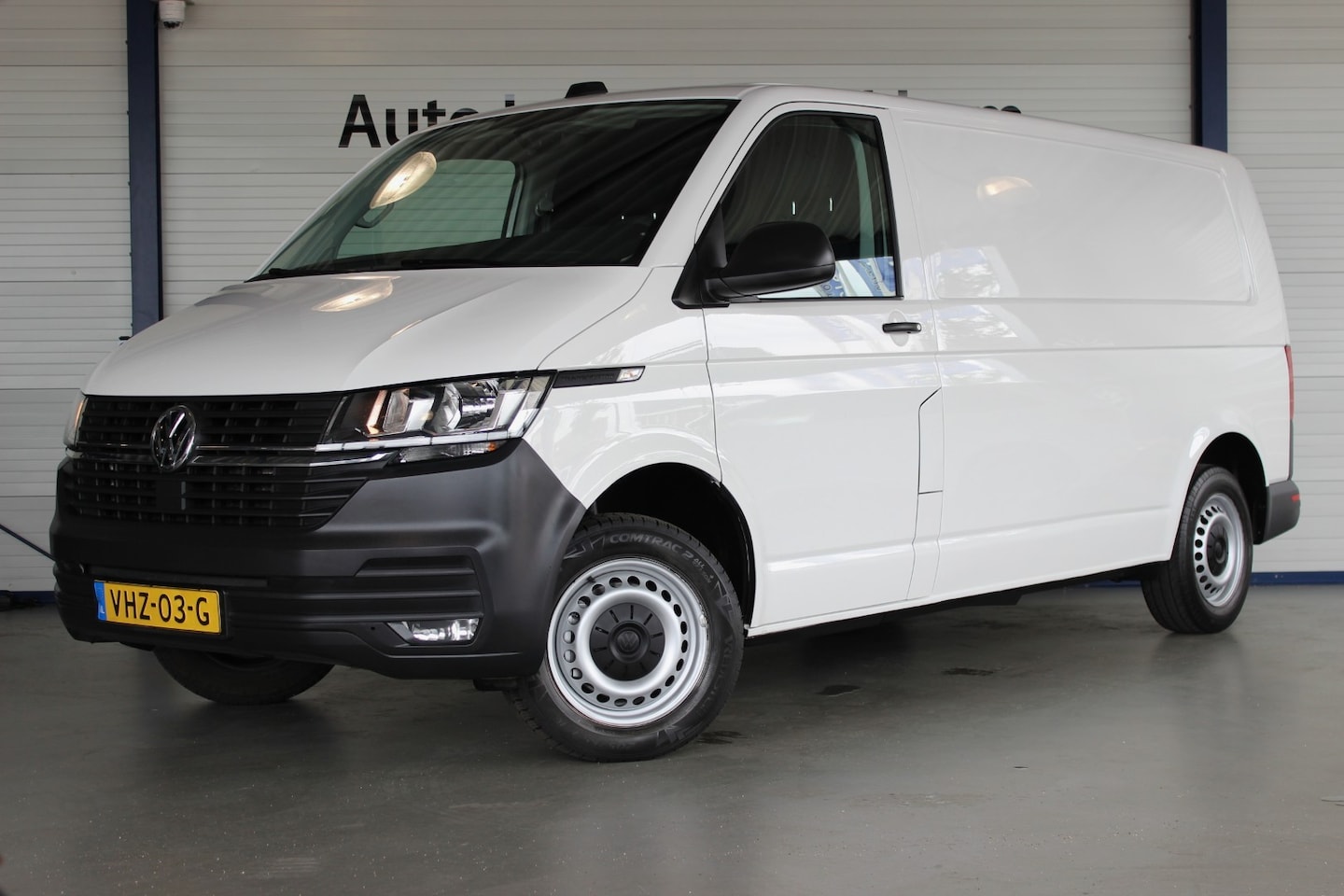 Volkswagen Transporter - 2.0 TDI L2H1 28 Automaat | Carplay | Cruise | Navi | Airco | DAB | PDC - AutoWereld.nl