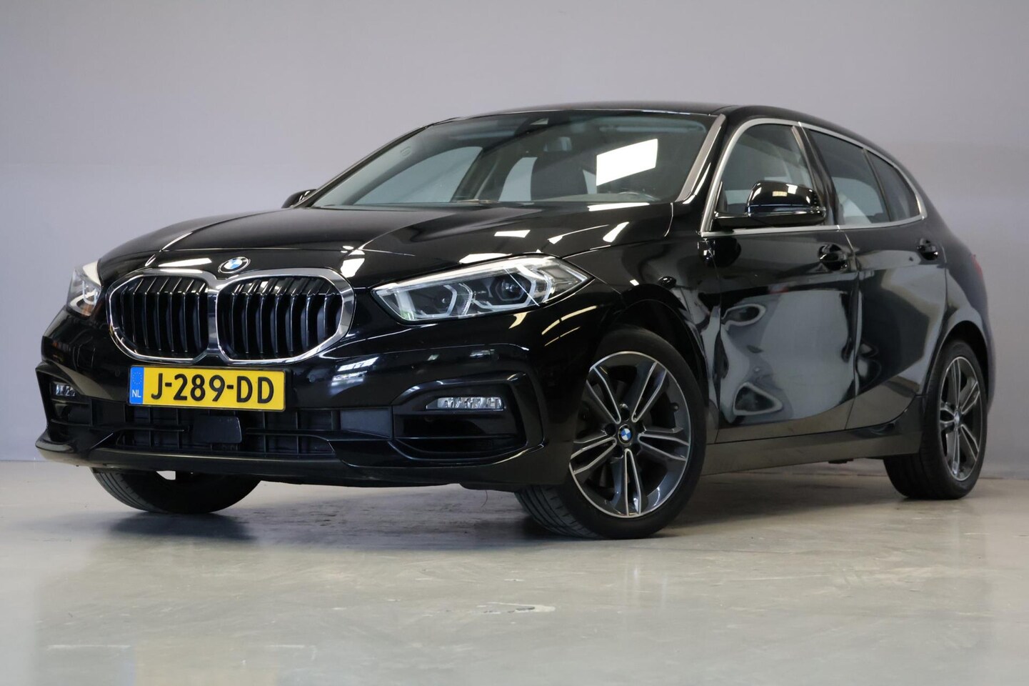 BMW 1-serie - 118i Executive Edition |AUT|Carplay|Sfeerverlichting - AutoWereld.nl