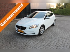 Volvo V40 - 2.0 T2 Kinetic Clima-Cruise-Parkeersensoren-Navi-Trekhaak 70.000 Km