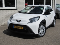 Toyota Aygo X - 1.0 VVT-i MT Play camera, key less, stoelverwarming