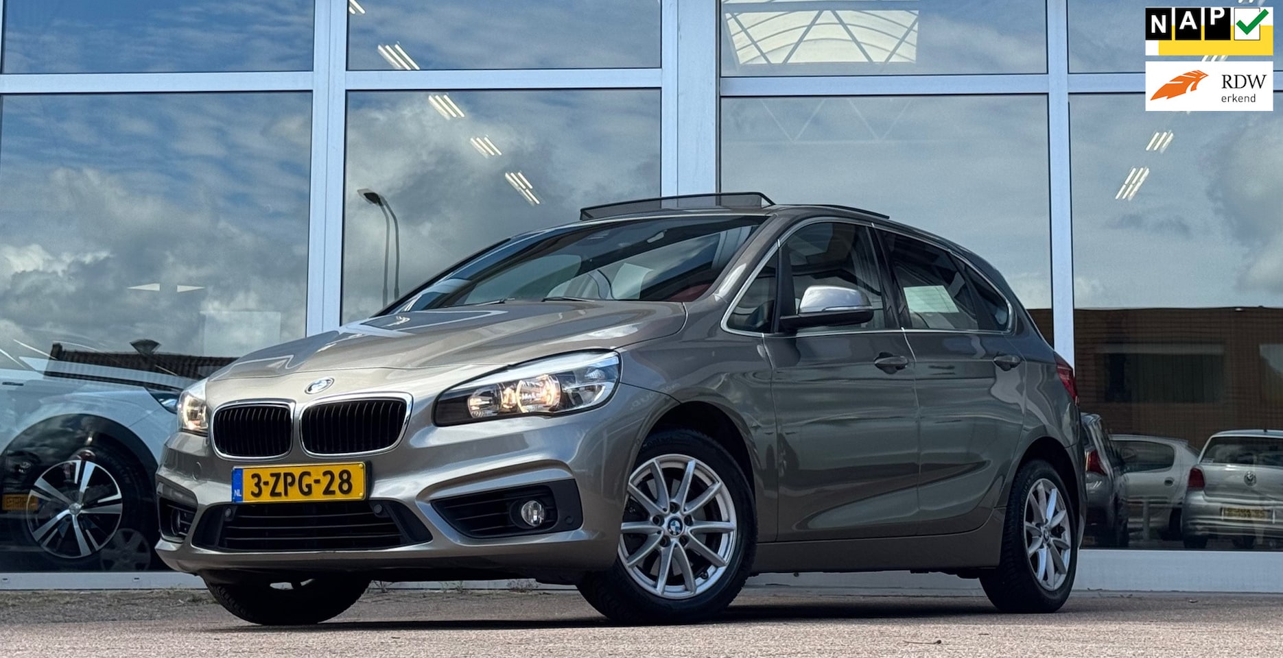 BMW 2-serie Active Tourer - 218i Executive Schuif/kanteldak Trekhaak Camera 2e Eigenaar - AutoWereld.nl