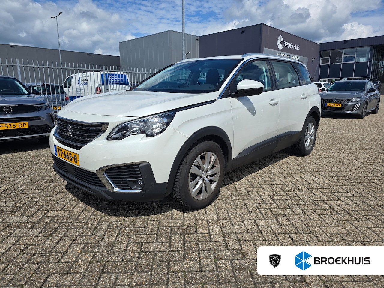 Peugeot 5008 - 1.2 Turbo 130-PK Blue Lease Executive | NAVIGATIE | PDC | ALL-SEASON BANDEN | 17'' LICHTME - AutoWereld.nl