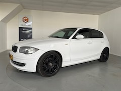 BMW 1-serie - 118i Automaat, Airco, Navigatie, Lederen bekleding, LMV