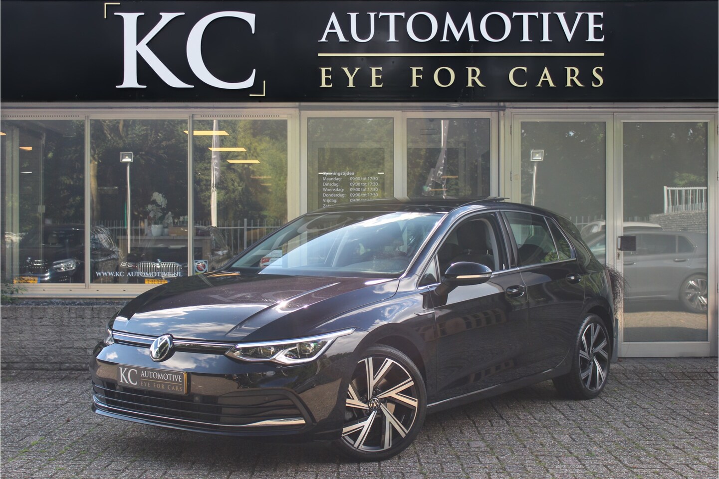Volkswagen Golf - 1.5 eTSI 1st Edition | Pano | IQ | - AutoWereld.nl