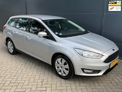 Ford Focus Wagon - 1.5 Titanium/Airco/bluetooth/Navi/cruise/stoelverwarming/parkeer sensoren