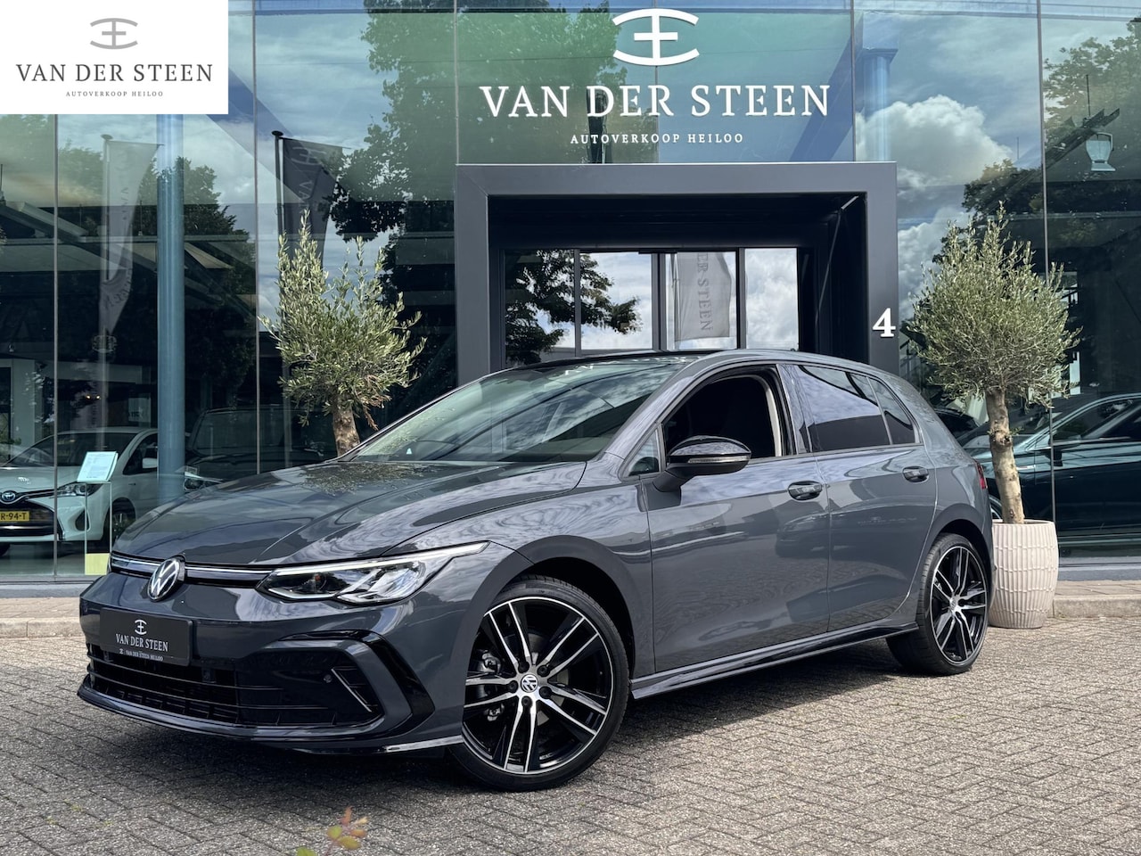 Volkswagen Golf - 1.0 eTSI Life Sportstoelen | Stoel-Stuurverwarming | Draadloze Telefoonlader - AutoWereld.nl