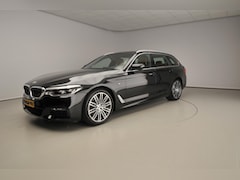 BMW 5-serie Touring - 520i M-Sportpakket | LED | Leder | HUD | Comfortzetels | Trekhaak | Chrome line | DAB | Hi
