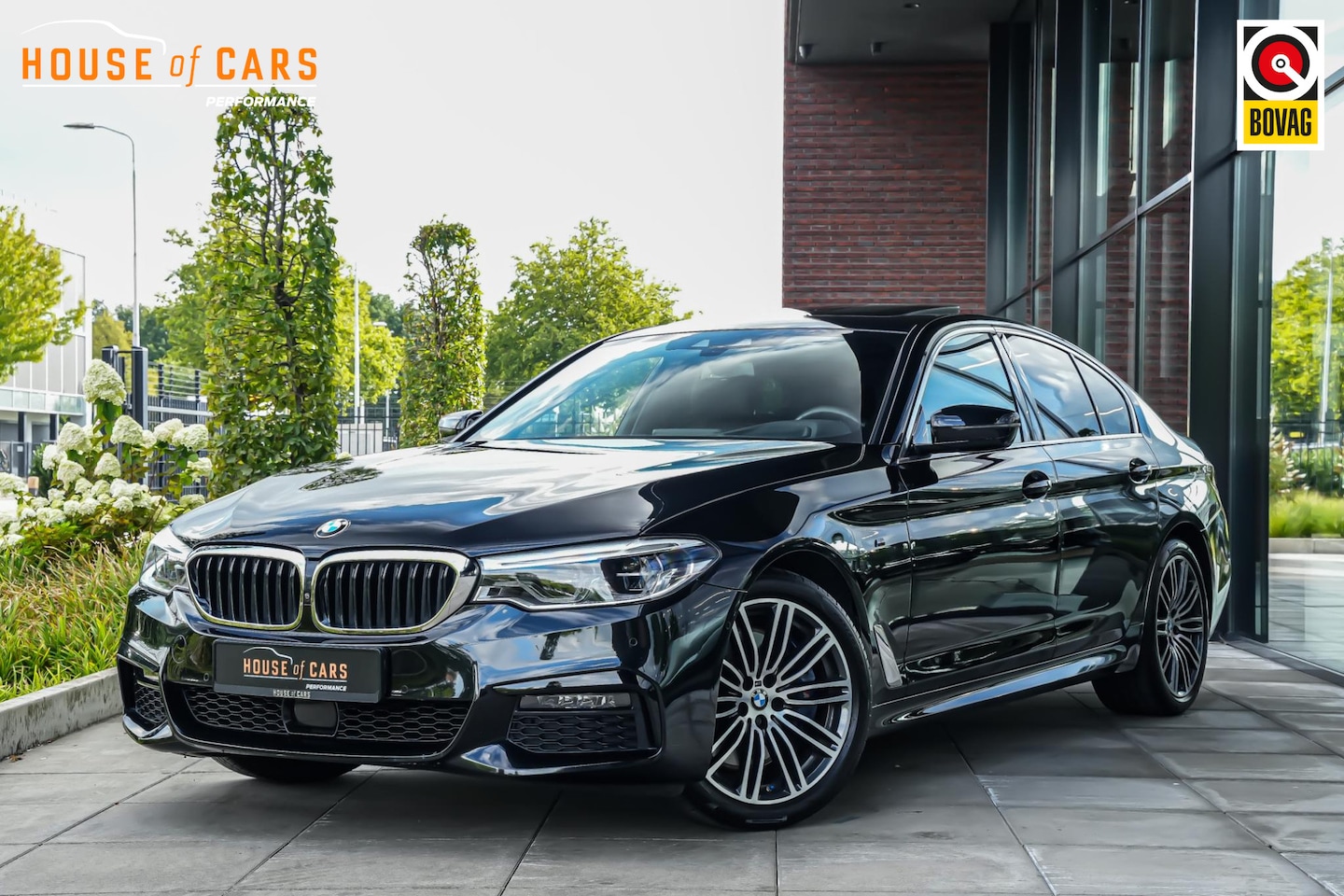 BMW 5-serie - 540i xDrive 340pk High Executive |M-sportpakket|dealer onderhouden|schuif/kanteldak|Harman - AutoWereld.nl