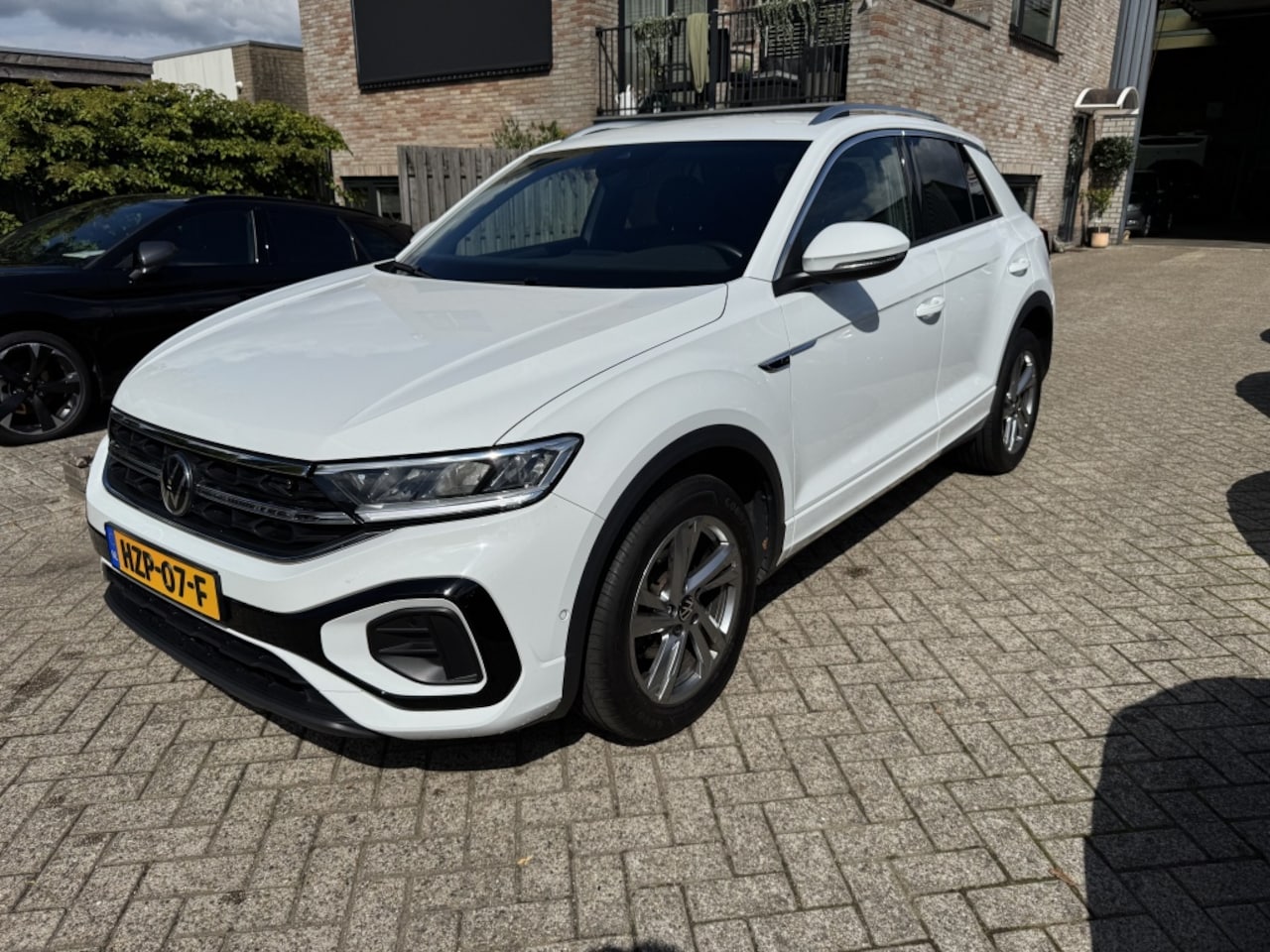 Volkswagen T-Roc - 1.5 TSI R-Line Bns+ - AutoWereld.nl