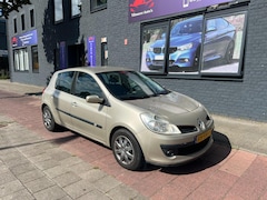 Renault Clio - 1.6-16V Dynamique Luxe riem vervangen 5drs airco