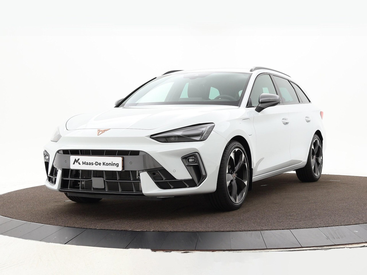 CUPRA Leon Sportstourer - 1.5 Tsi 204pk DSG e-Hybrid Business · Camera · Apple/Android Car Play · Elek. Trekhaak · E - AutoWereld.nl