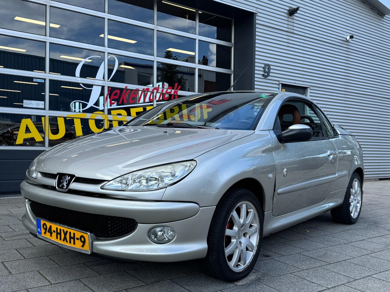 Peugeot 206 CC - 1.6-16V Edition - Airco I Leer I Sport velgen I Comfort pakket I APK 05-2026 - AutoWereld.nl