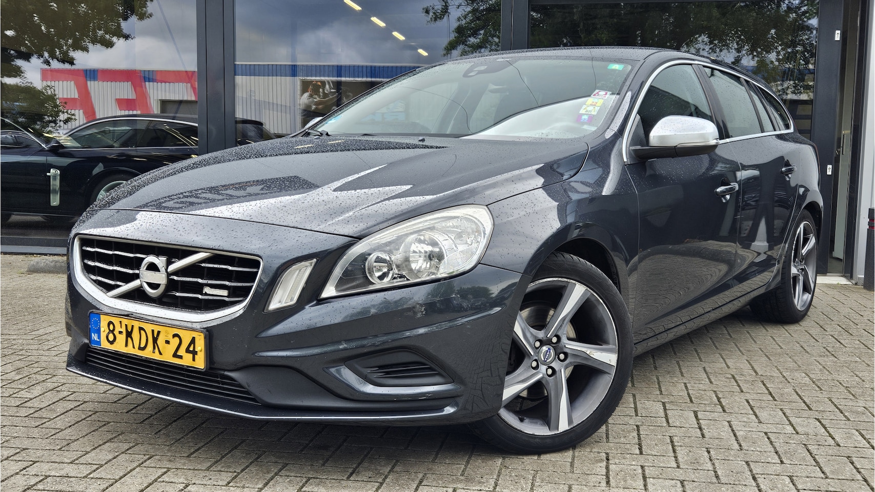 Volvo V60 - 1.6 T3 R-Design >>EERSTE EIGENAAR<< - AutoWereld.nl