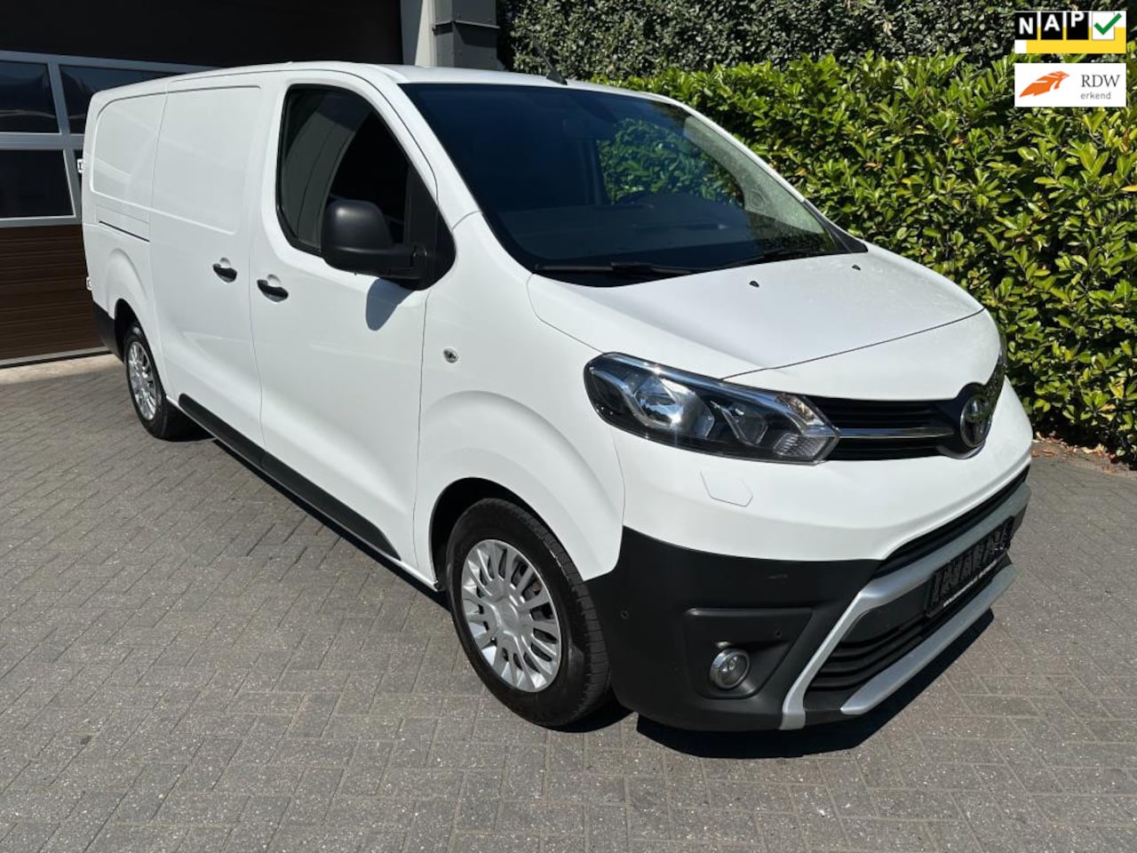 Toyota PROACE Long Worker - 2.0 D-4D Professional Automaat Trekhaak Standkachel Carplay Achteruitrijcamera - AutoWereld.nl